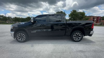 2025 RAM 1500 Laramie Cabina Doble 4x4 Caja de 5'7''