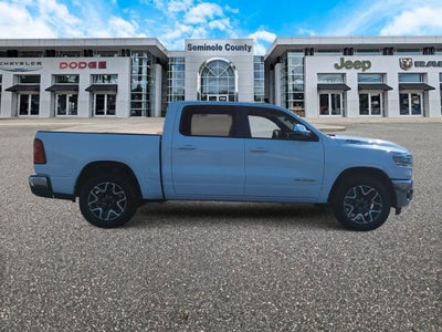 2025 RAM 1500 Laramie Cabina Doble 4x4 Caja de 5'7''