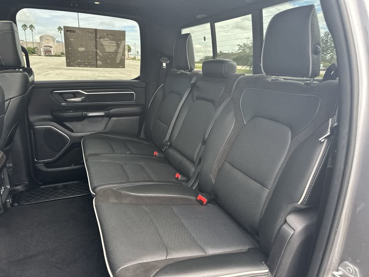 2025 RAM 1500 Laramie Cabina Doble 4x4 Caja de 5'7''