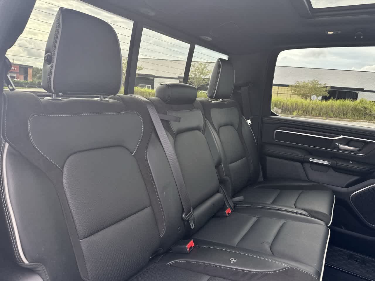 2025 RAM 1500 Laramie Cabina Doble 4x4 Caja de 5'7''