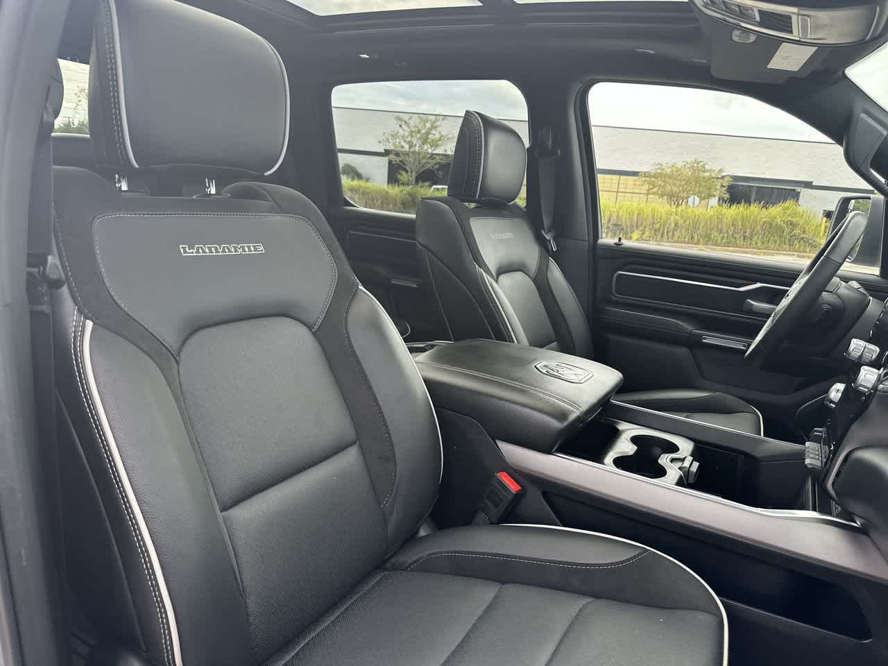 2025 RAM 1500 Laramie Cabina Doble 4x4 Caja de 5'7''