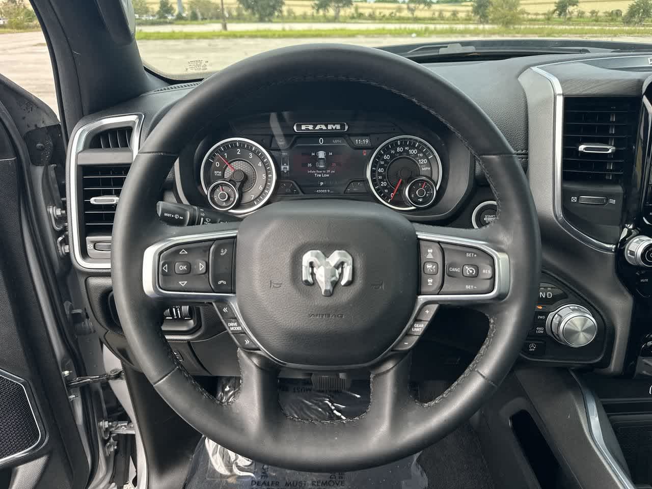 2025 RAM 1500 Laramie Cabina Doble 4x4 Caja de 5'7''