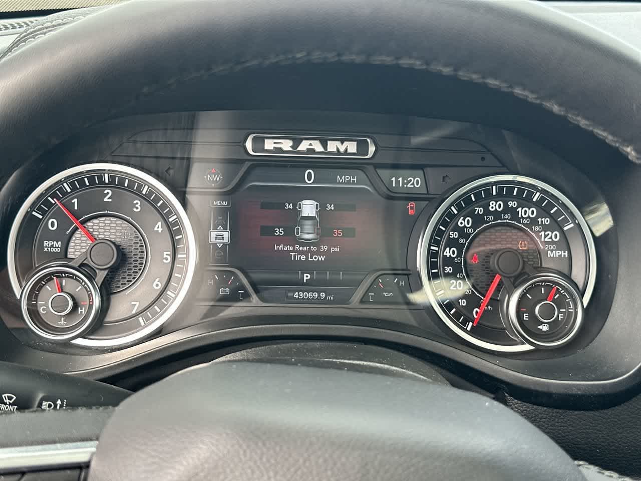 2025 RAM 1500 Laramie Cabina Doble 4x4 Caja de 5'7''