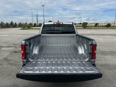 2025 RAM 1500 Laramie Cabina Doble 4x4 Caja de 5'7''
