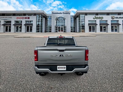 2025 RAM 1500 Laramie Cabina Doble 4x4 Caja de 5'7''