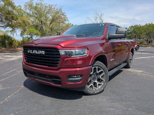 2025 RAM 1500 Laramie Cabina Doble 4x4 Caja de 5'7''