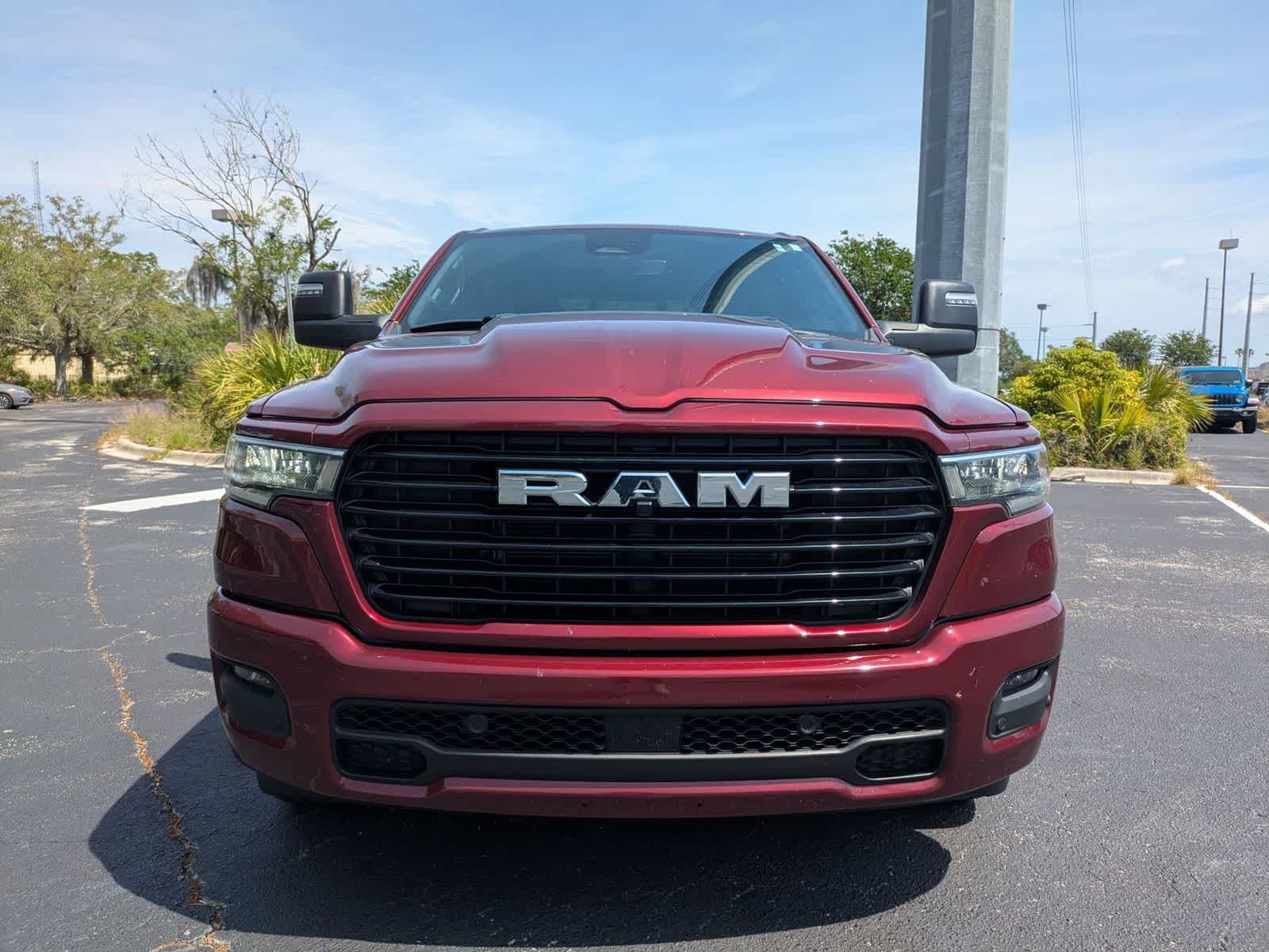 2025 RAM 1500 Laramie Cabina Doble 4x4 Caja de 5'7''