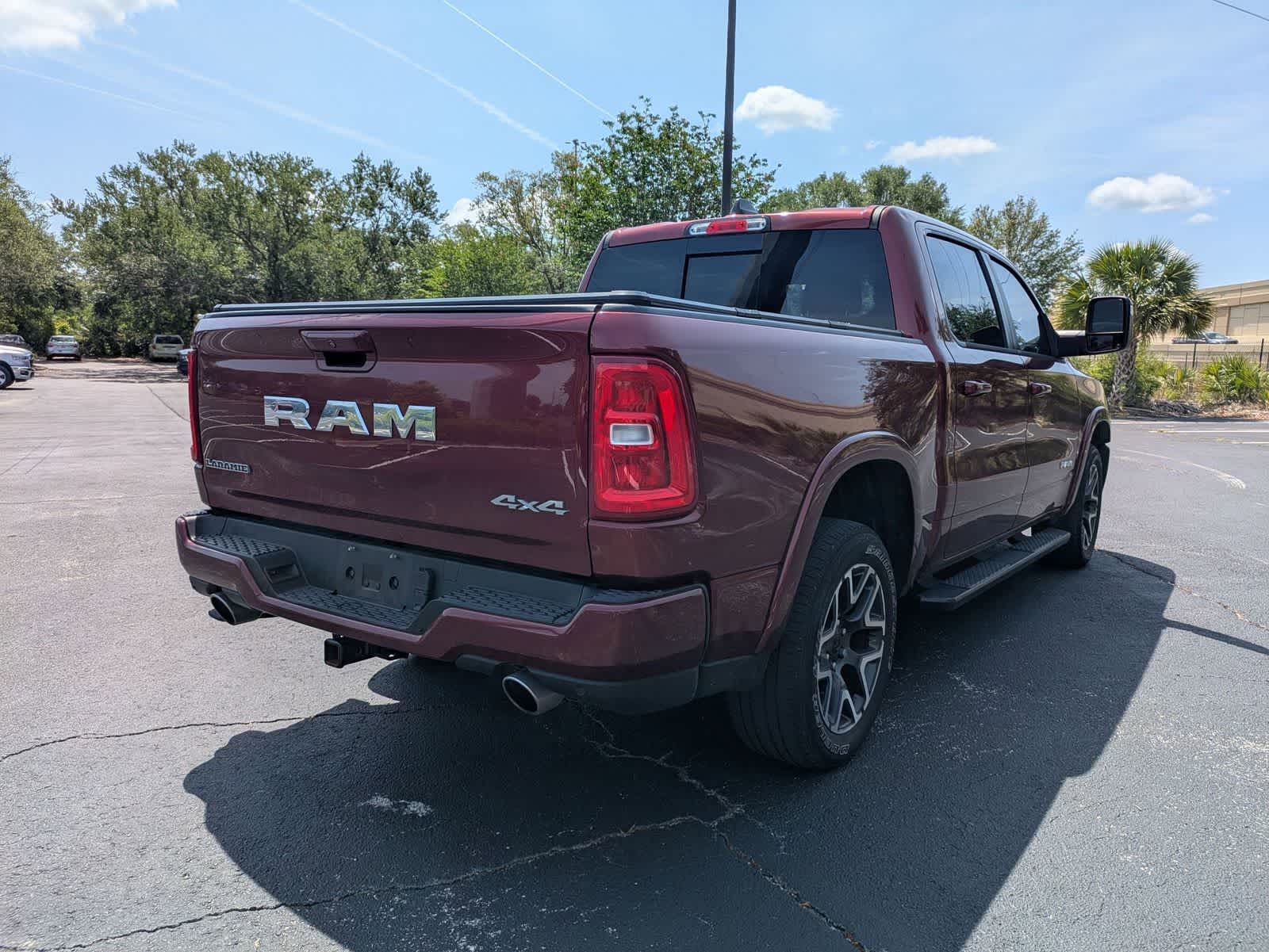 2025 RAM 1500 Laramie Cabina Doble 4x4 Caja de 5'7''
