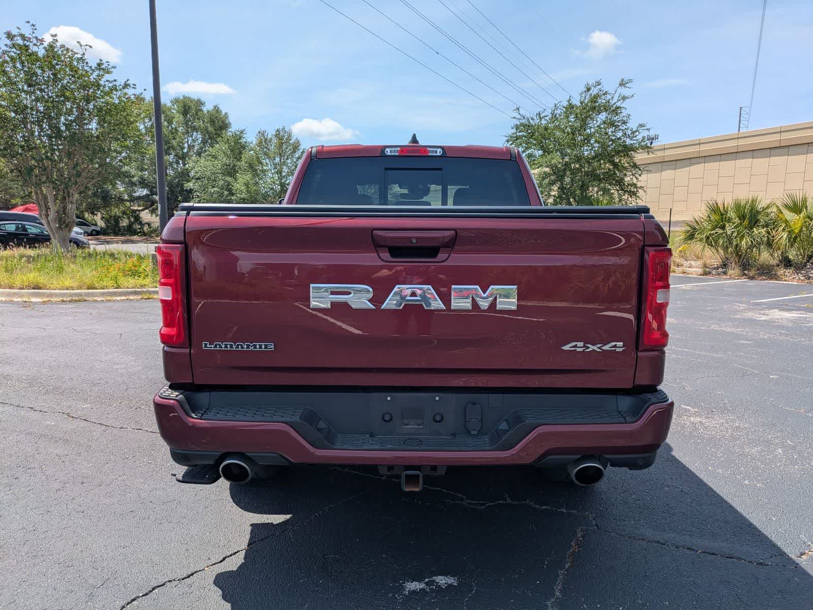 2025 RAM 1500 Laramie Cabina Doble 4x4 Caja de 5'7''