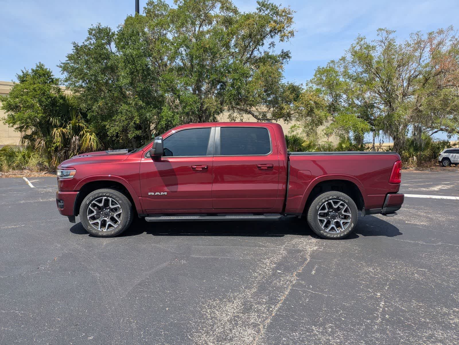 2025 RAM 1500 Laramie Cabina Doble 4x4 Caja de 5'7''
