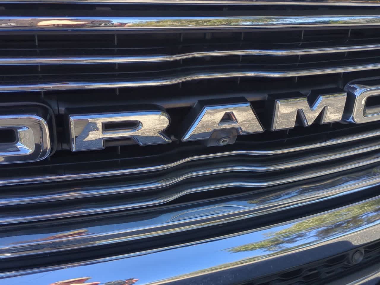 RAM 1500 Laramie Crew Cab 4x4 2019 con caja de 5'7''