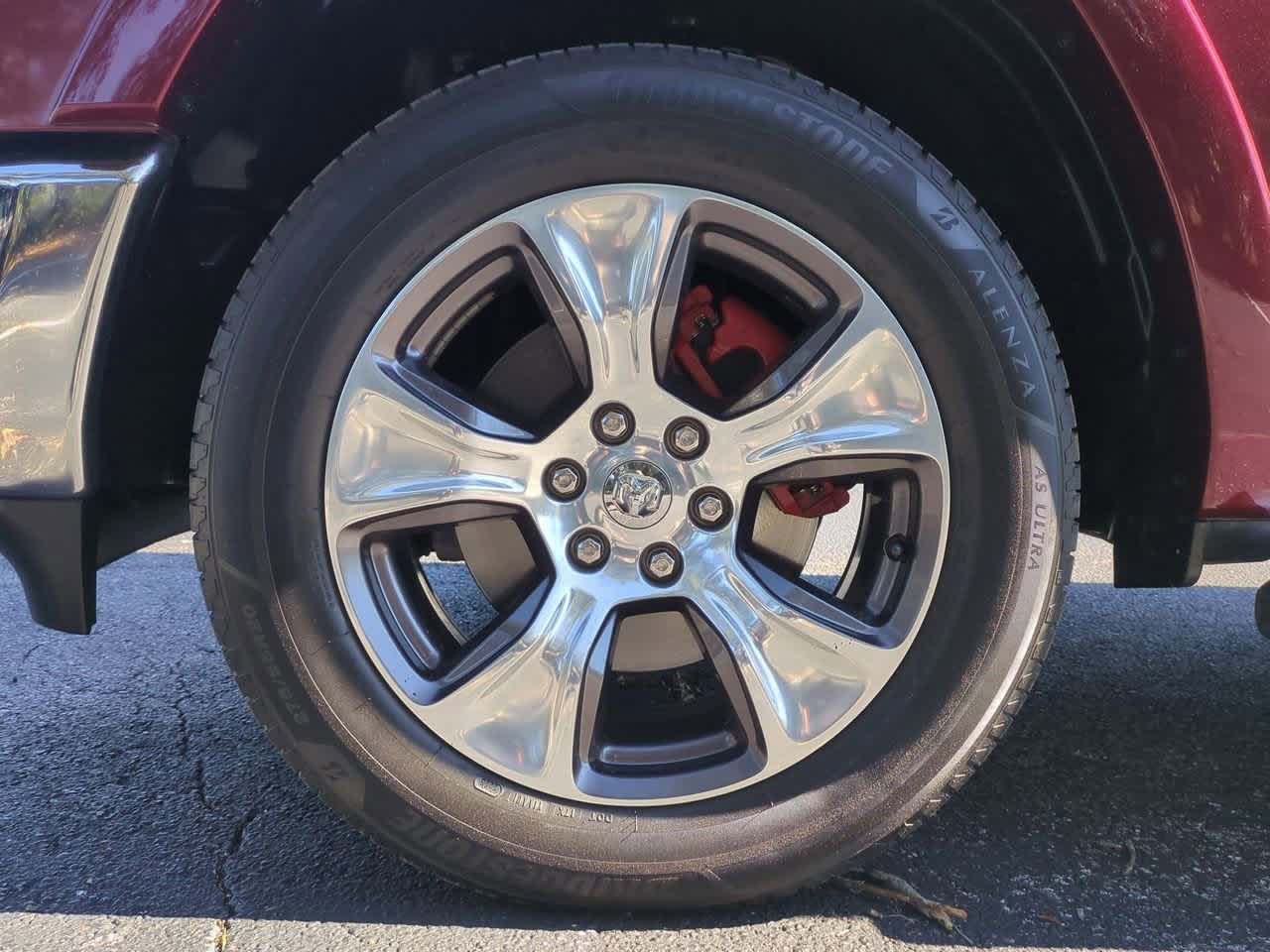 RAM 1500 Laramie Crew Cab 4x4 2019 con caja de 5'7''