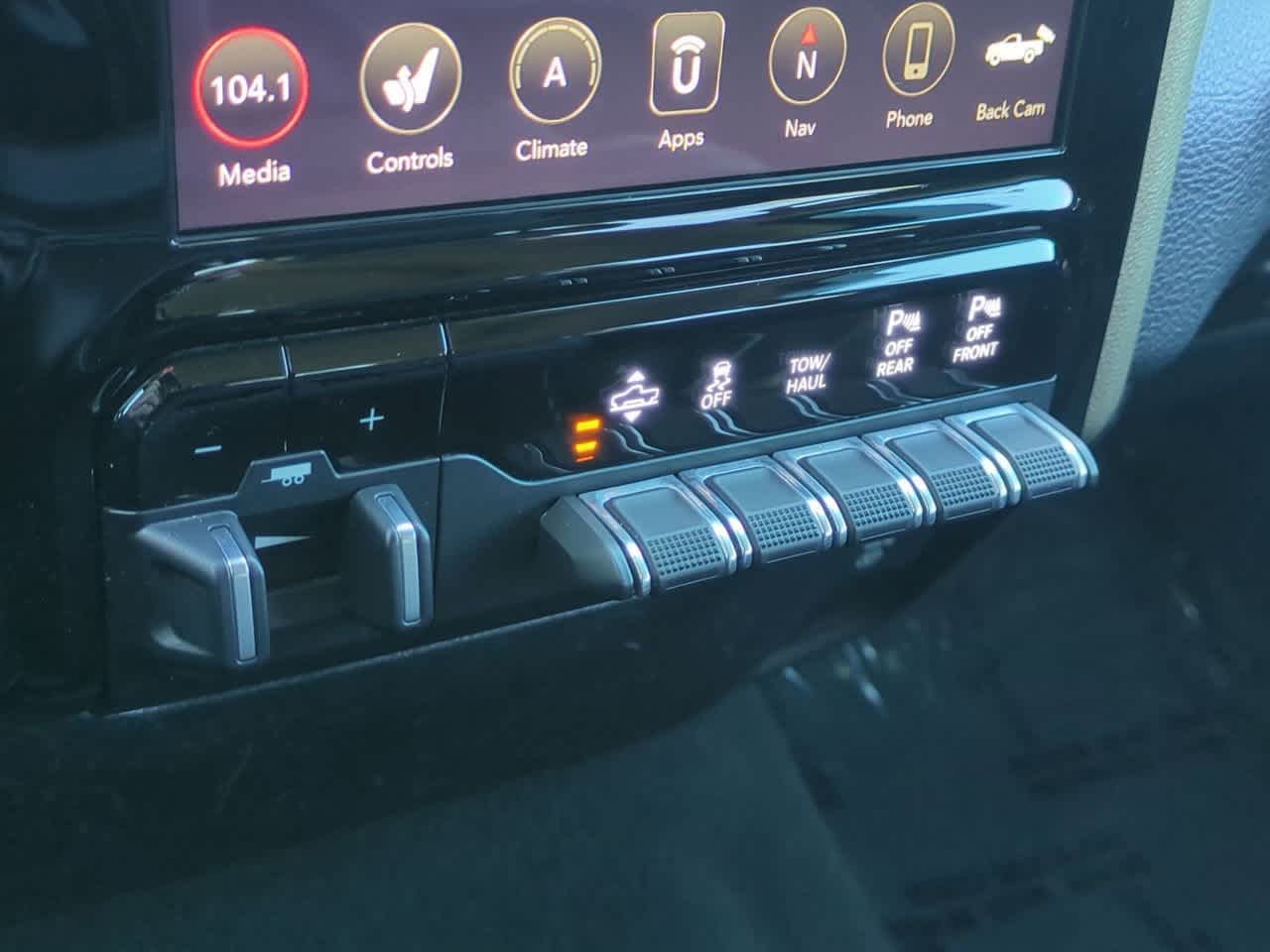 RAM 1500 Laramie Crew Cab 4x4 2019 con caja de 5'7''