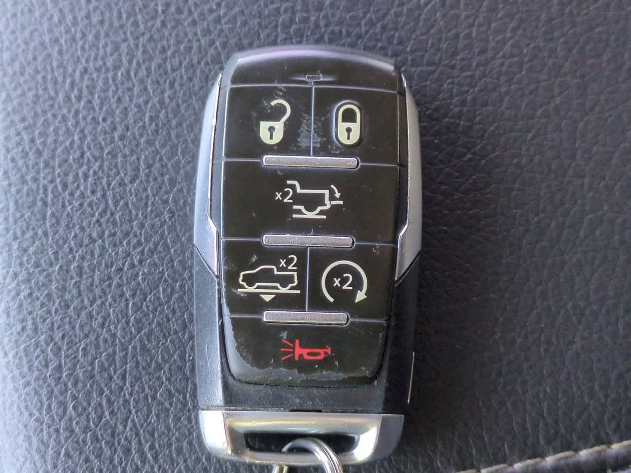 RAM 1500 Laramie Crew Cab 4x4 2019 con caja de 5'7''