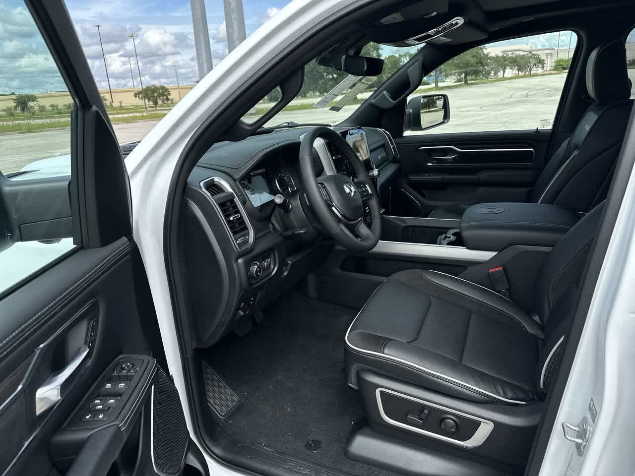 RAM 1500 de 2027, RAM 1500 LARAMIE, cabina doble, 4x4, caja de 5'7'