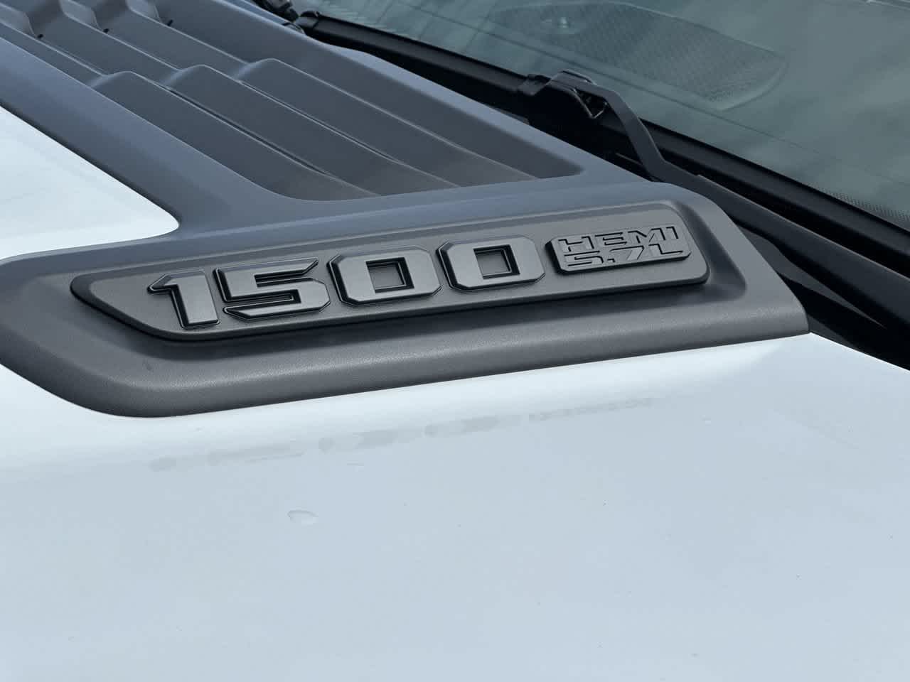 RAM 1500 de 2027, RAM 1500 LARAMIE, cabina doble, 4x4, caja de 5'7'