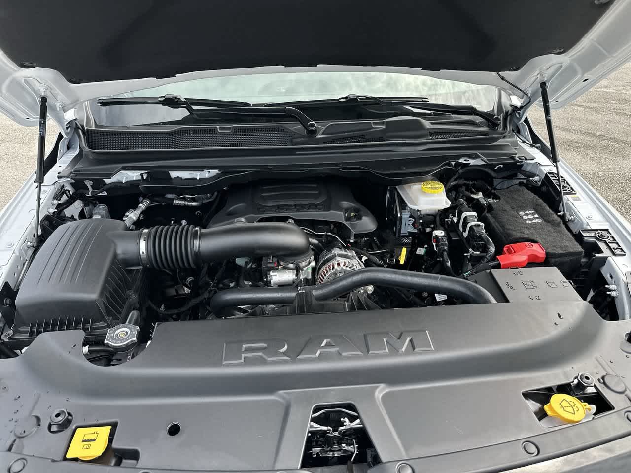 RAM 1500 de 2027, RAM 1500 LARAMIE, cabina doble, 4x4, caja de 5'7'