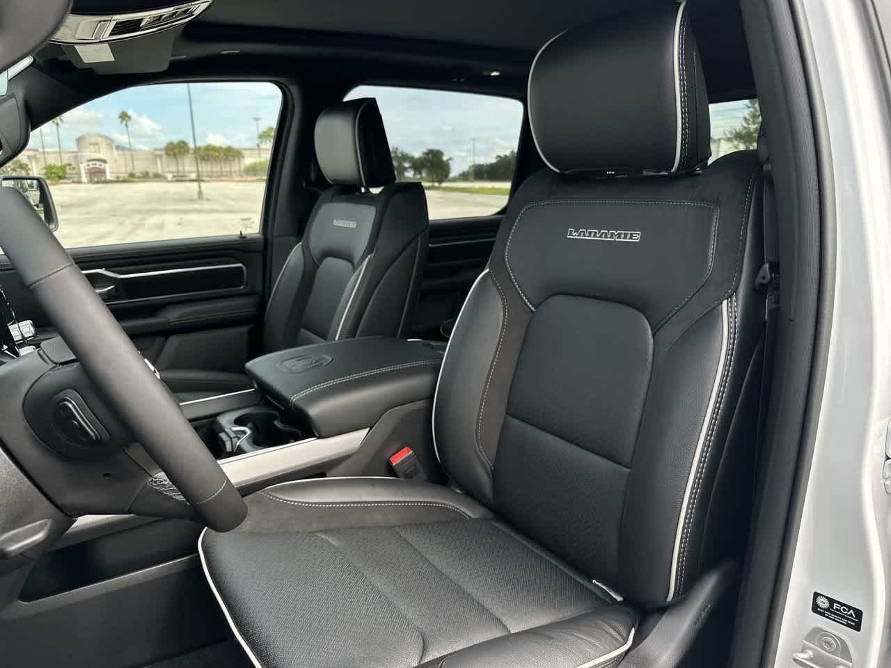 RAM 1500 de 2027, RAM 1500 LARAMIE, cabina doble, 4x4, caja de 5'7'