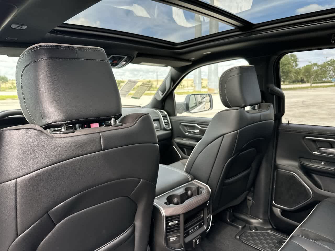 RAM 1500 de 2027, RAM 1500 LARAMIE, cabina doble, 4x4, caja de 5'7'