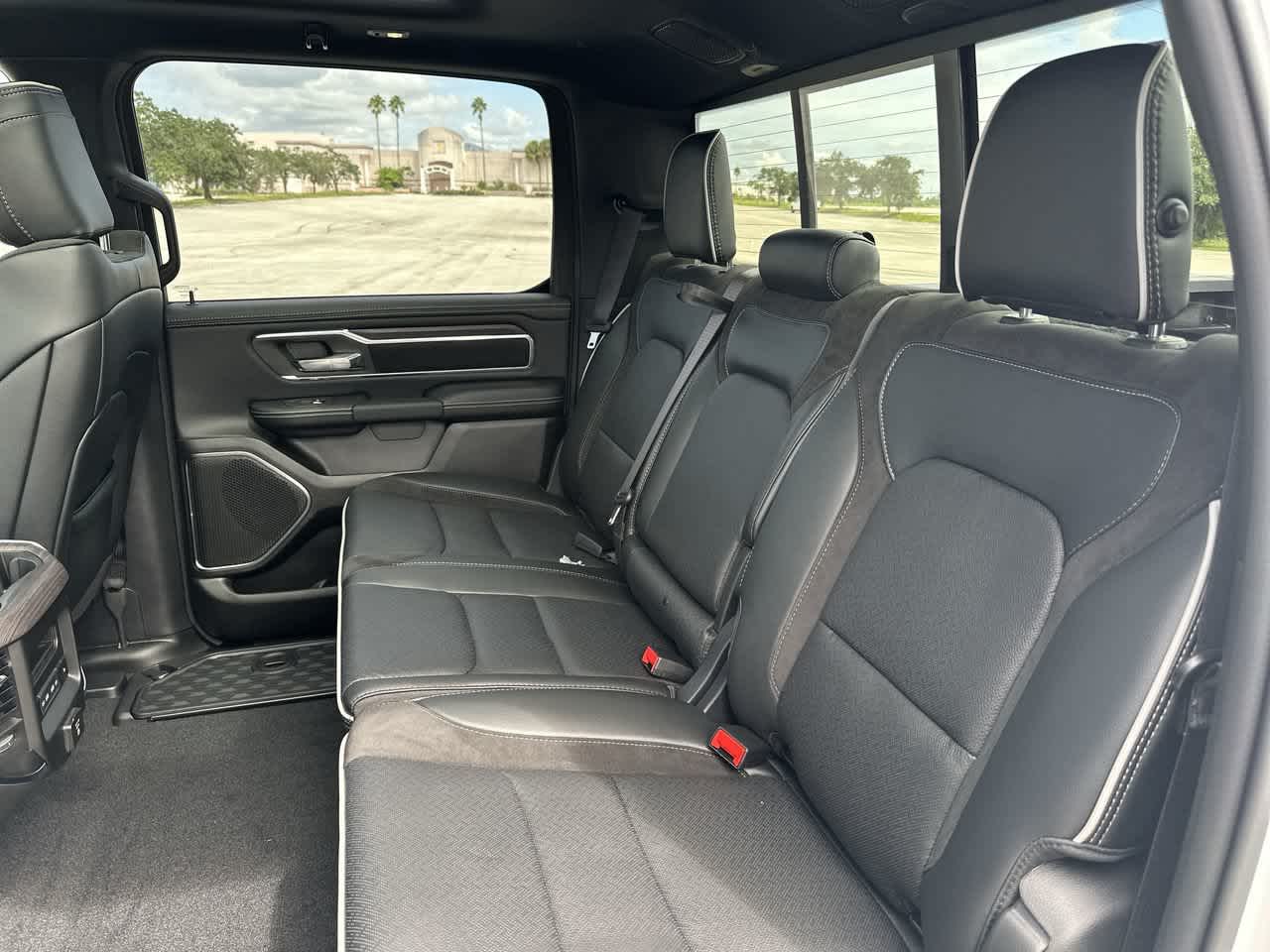 RAM 1500 de 2027, RAM 1500 LARAMIE, cabina doble, 4x4, caja de 5'7'