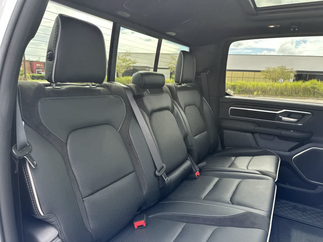 RAM 1500 de 2027, RAM 1500 LARAMIE, cabina doble, 4x4, caja de 5'7'