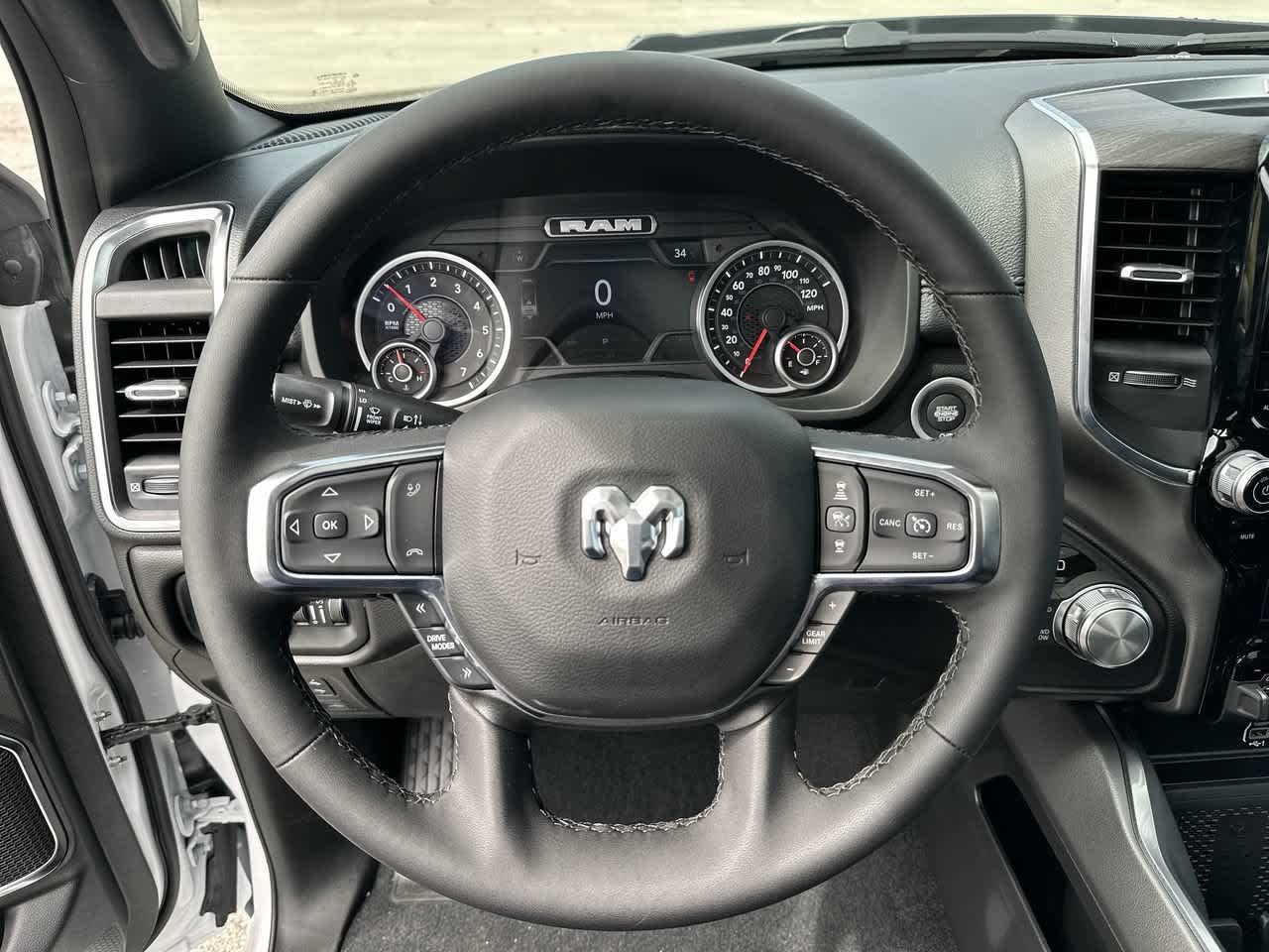 RAM 1500 de 2027, RAM 1500 LARAMIE, cabina doble, 4x4, caja de 5'7'
