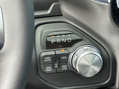 RAM 1500 de 2027, RAM 1500 LARAMIE, cabina doble, 4x4, caja de 5'7'
