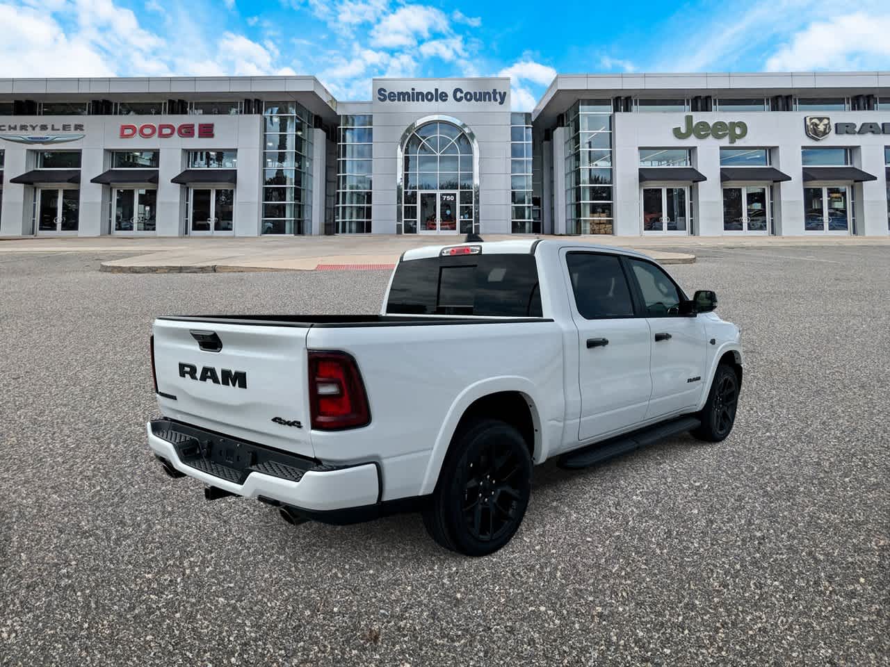 RAM 1500 de 2027, RAM 1500 LARAMIE, cabina doble, 4x4, caja de 5'7'