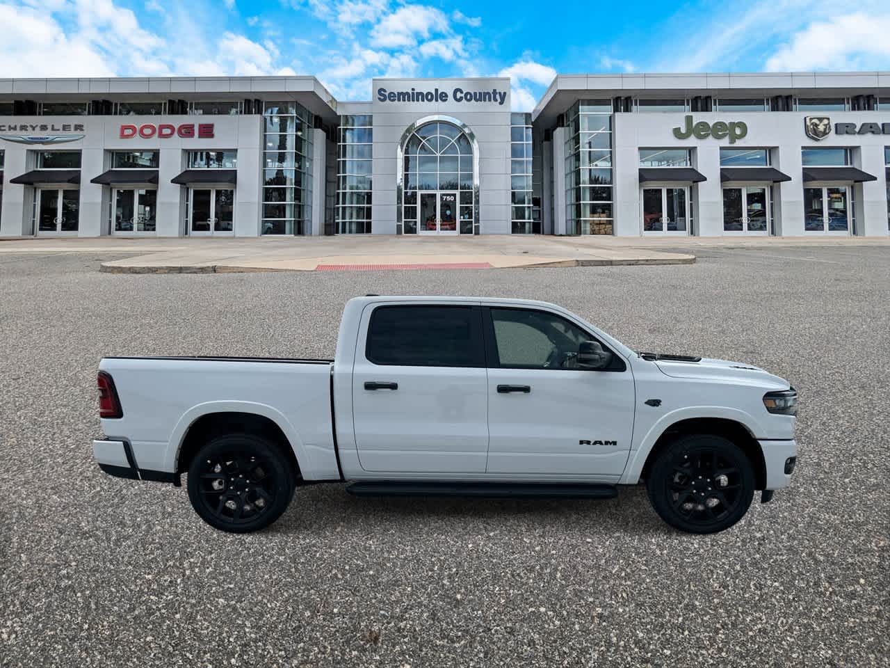 RAM 1500 de 2027, RAM 1500 LARAMIE, cabina doble, 4x4, caja de 5'7'