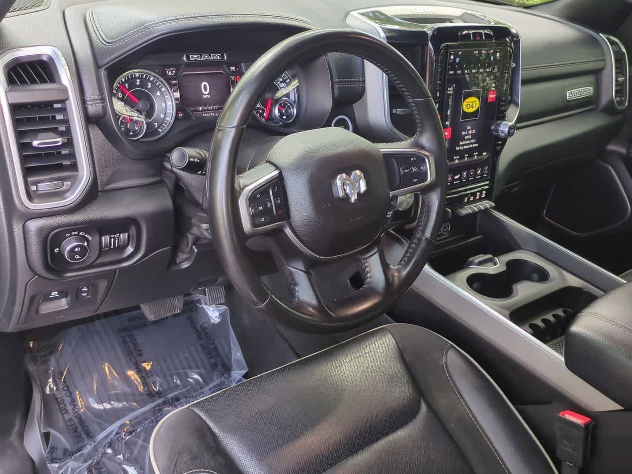 RAM 1500 Laramie Crew Cab 4x4 de 2021 con caja de 1,70 m