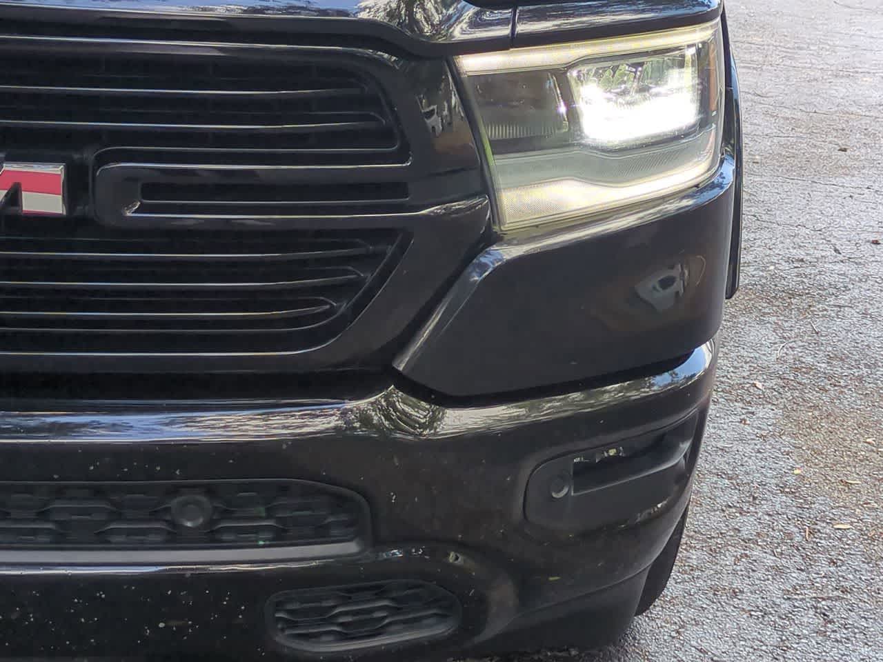 RAM 1500 Laramie Crew Cab 4x4 de 2021 con caja de 1,70 m