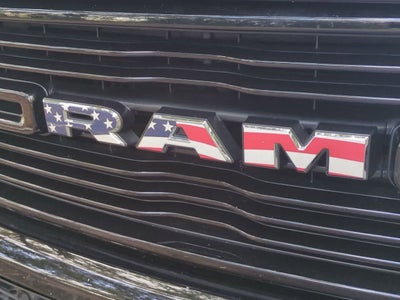 RAM 1500 Laramie Crew Cab 4x4 de 2021 con caja de 1,70 m