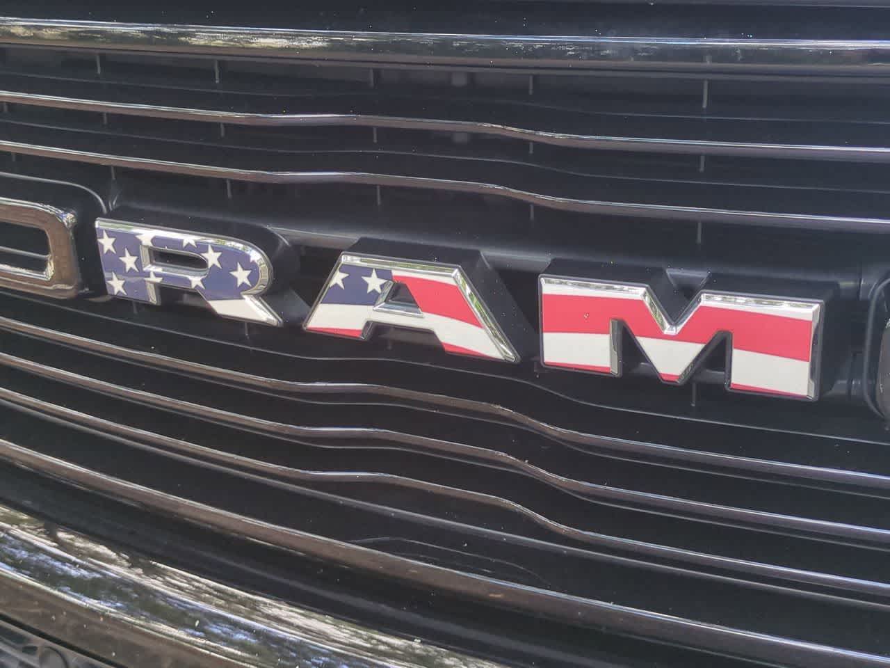 RAM 1500 Laramie Crew Cab 4x4 de 2021 con caja de 1,70 m
