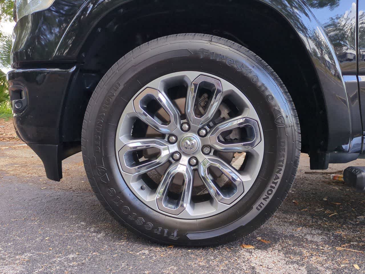 RAM 1500 Laramie Crew Cab 4x4 de 2021 con caja de 1,70 m
