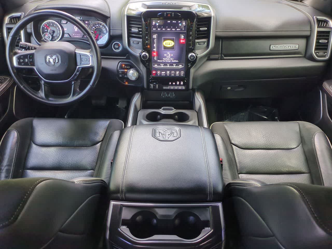 RAM 1500 Laramie Crew Cab 4x4 de 2021 con caja de 1,70 m