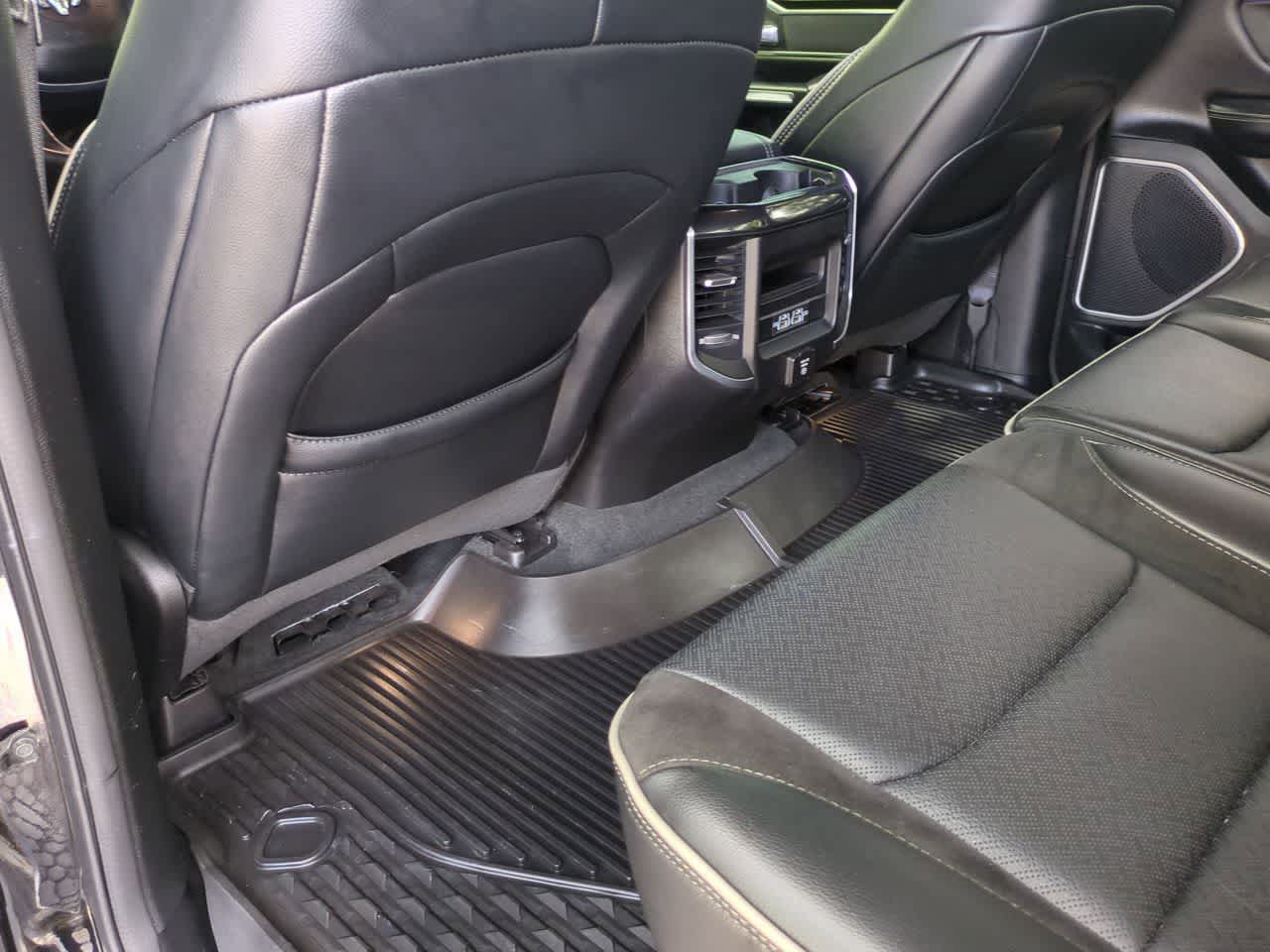 RAM 1500 Laramie Crew Cab 4x4 de 2021 con caja de 1,70 m