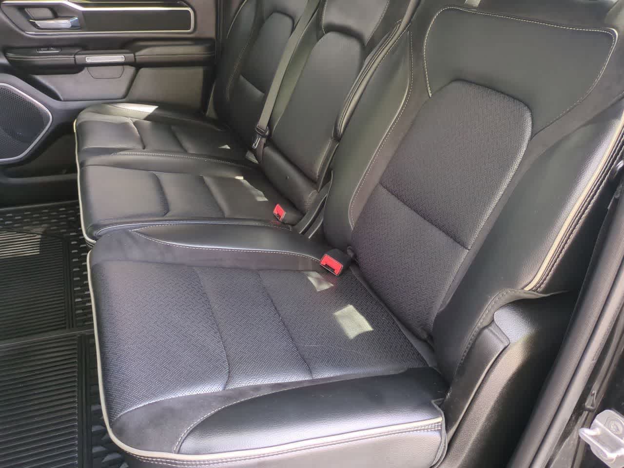 RAM 1500 Laramie Crew Cab 4x4 de 2021 con caja de 1,70 m