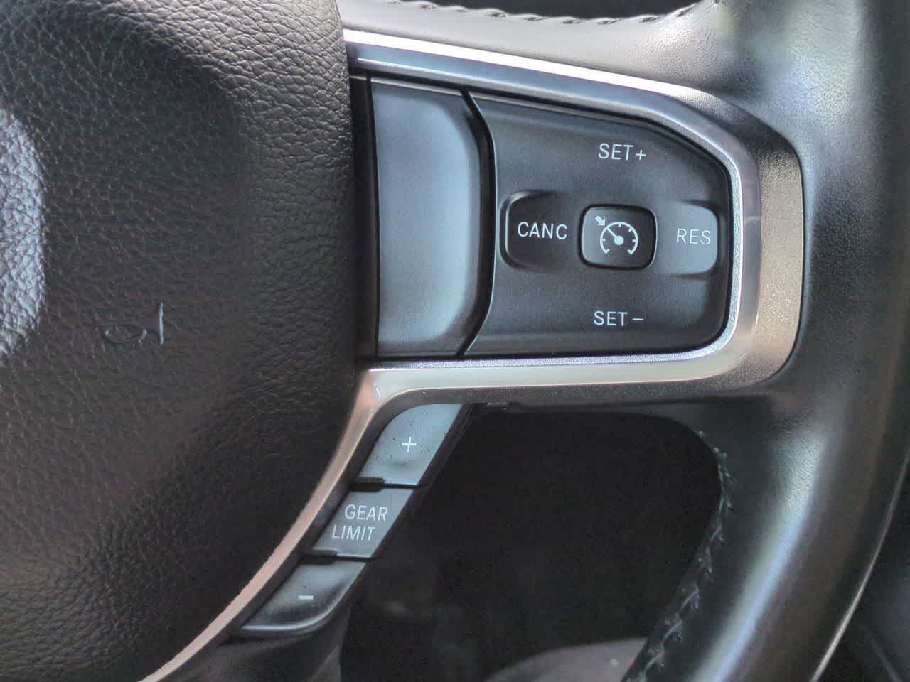 RAM 1500 Laramie Crew Cab 4x4 de 2021 con caja de 1,70 m