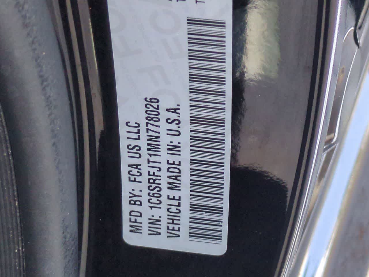 RAM 1500 Laramie Crew Cab 4x4 de 2021 con caja de 1,70 m