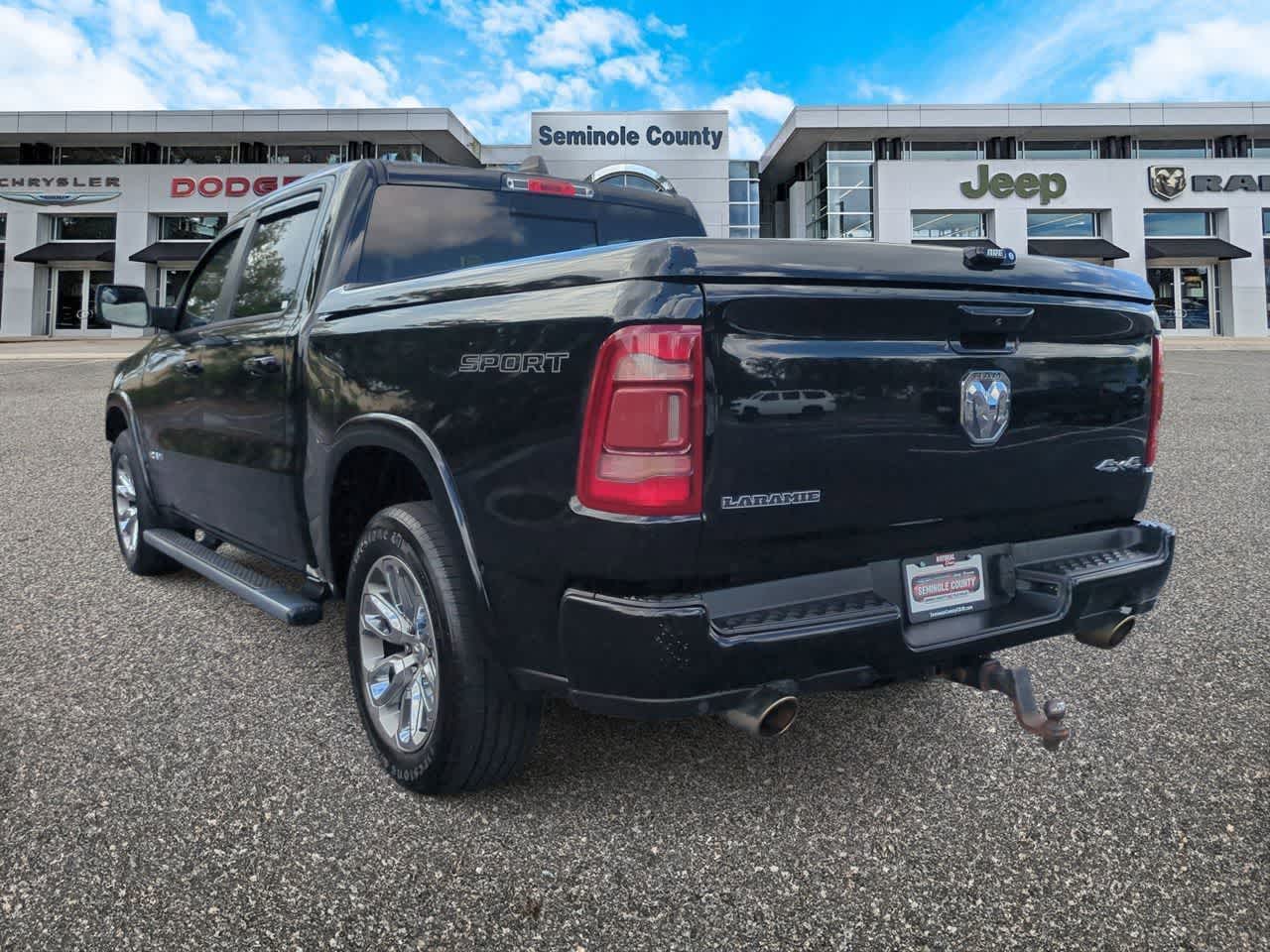 RAM 1500 Laramie Crew Cab 4x4 de 2021 con caja de 1,70 m