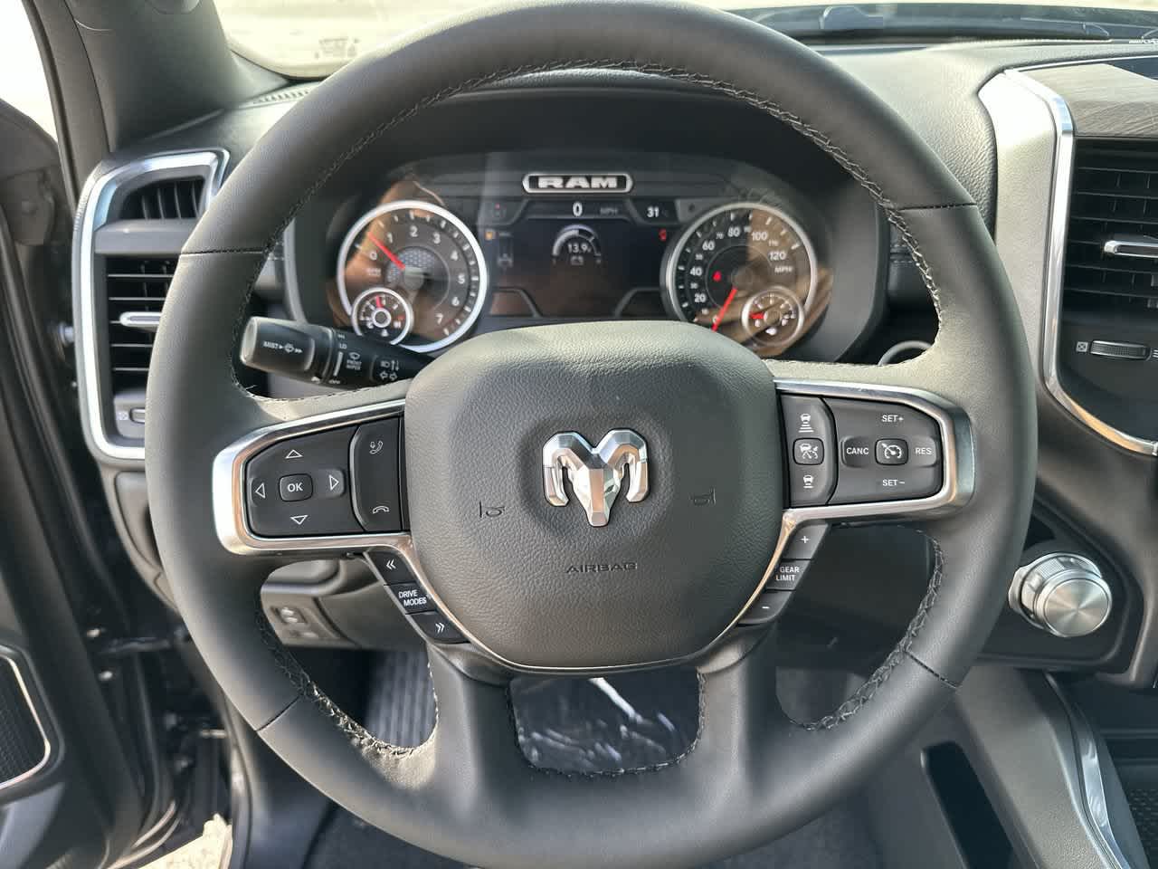 RAM 1500 de 2027, RAM 1500 LARAMIE, cabina doble, 4x4, caja de 5'7'