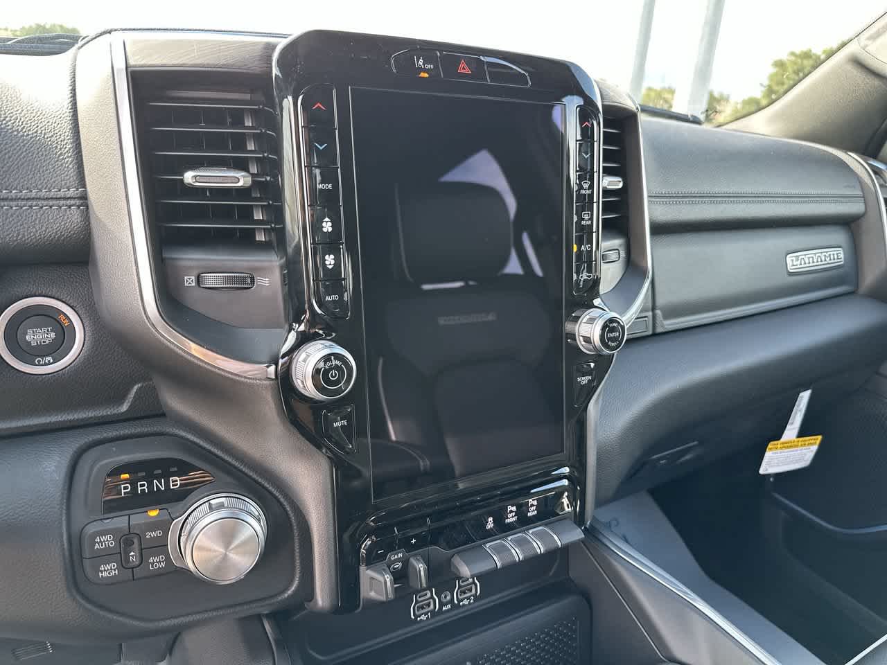 RAM 1500 de 2027, RAM 1500 LARAMIE, cabina doble, 4x4, caja de 5'7'