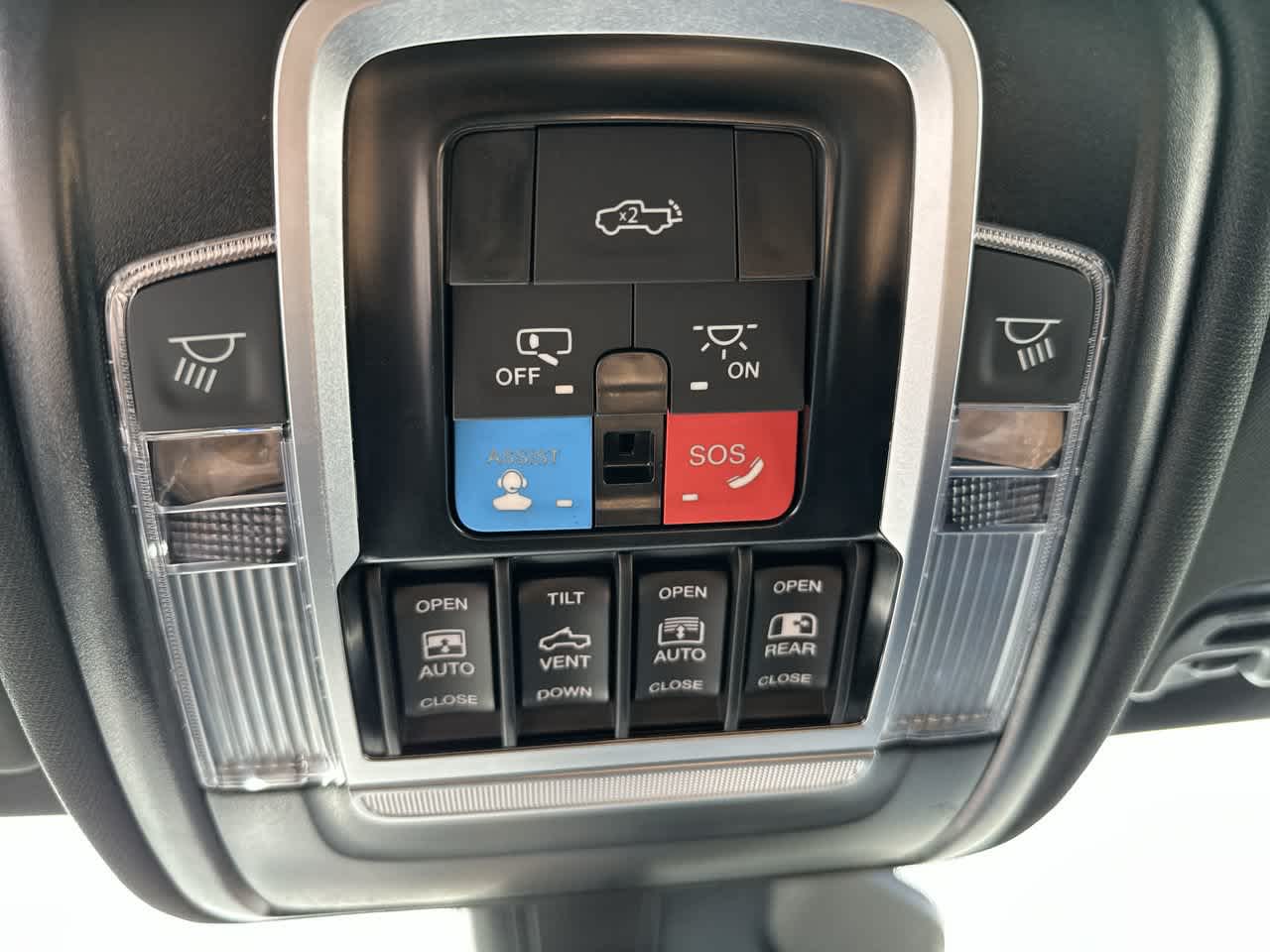 RAM 1500 de 2027, RAM 1500 LARAMIE, cabina doble, 4x4, caja de 5'7'