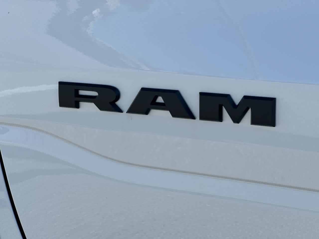 RAM 1500 de 2027, RAM 1500 LARAMIE, cabina doble, 4x4, caja de 5'7'