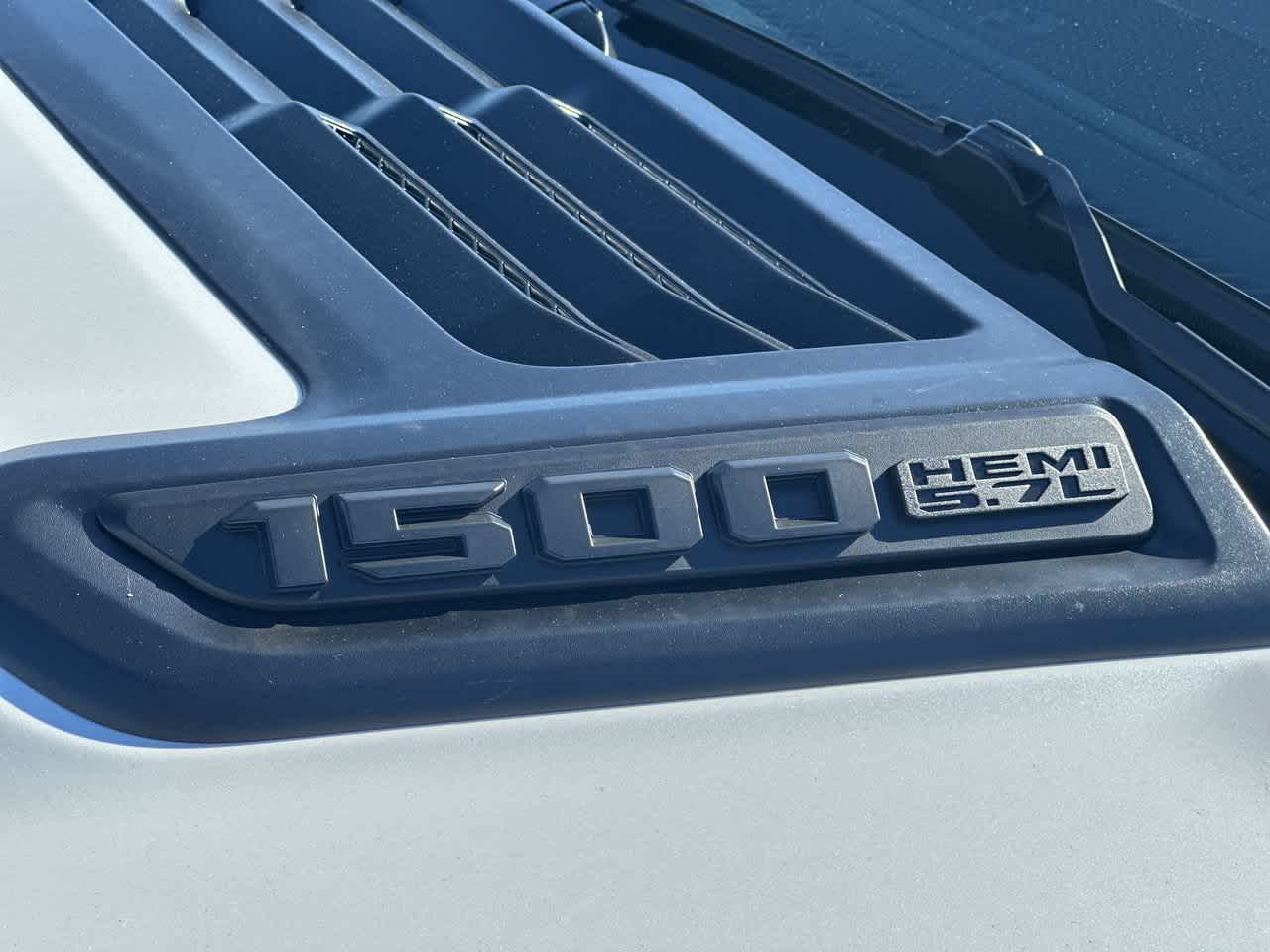 RAM 1500 de 2027, RAM 1500 LARAMIE, cabina doble, 4x4, caja de 5'7'