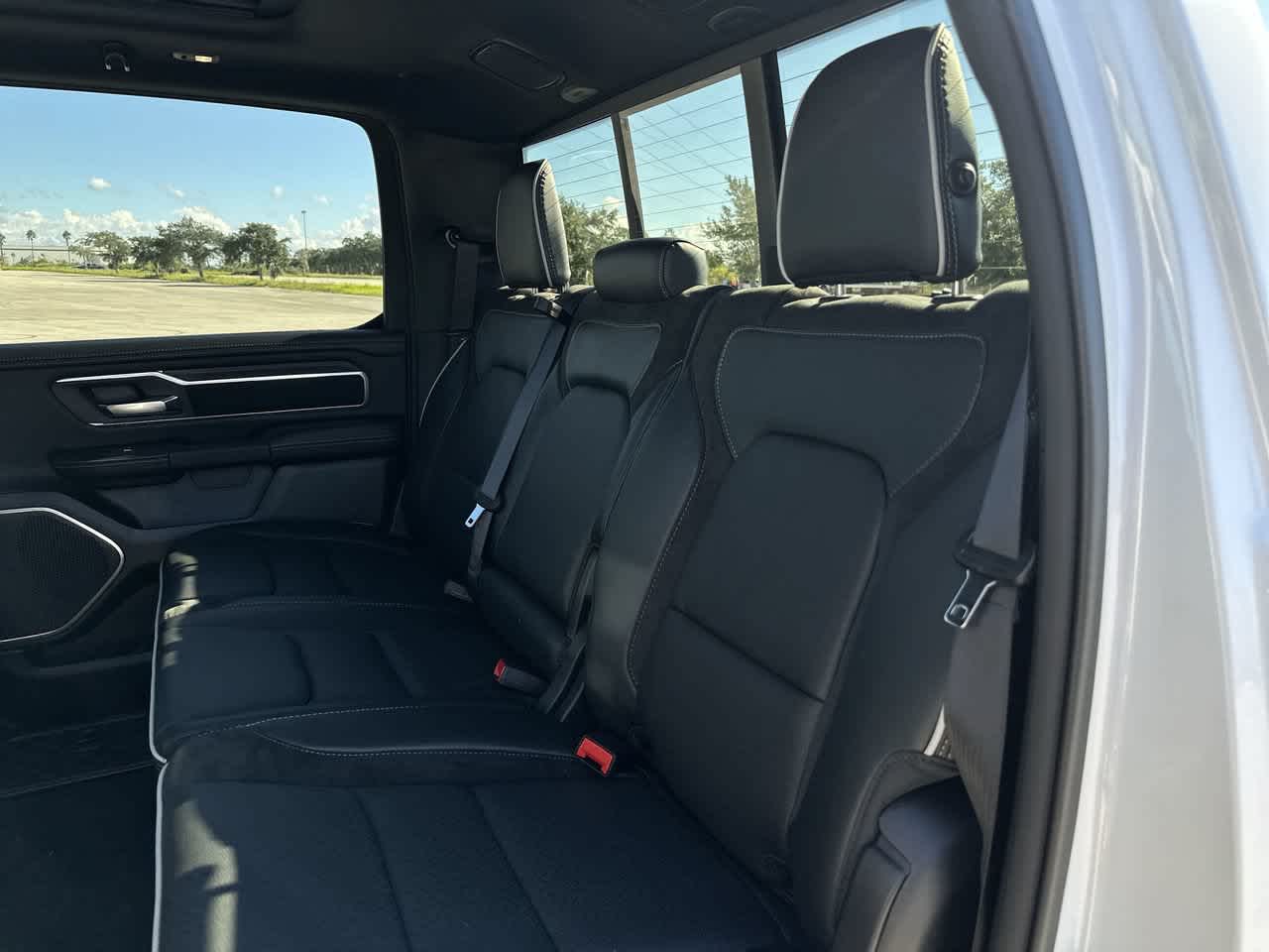 RAM 1500 de 2027, RAM 1500 LARAMIE, cabina doble, 4x4, caja de 5'7'
