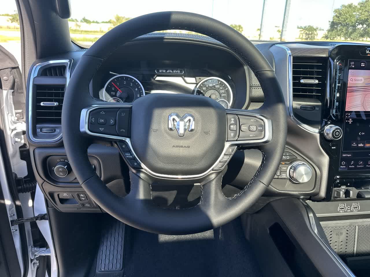 RAM 1500 de 2027, RAM 1500 LARAMIE, cabina doble, 4x4, caja de 5'7'