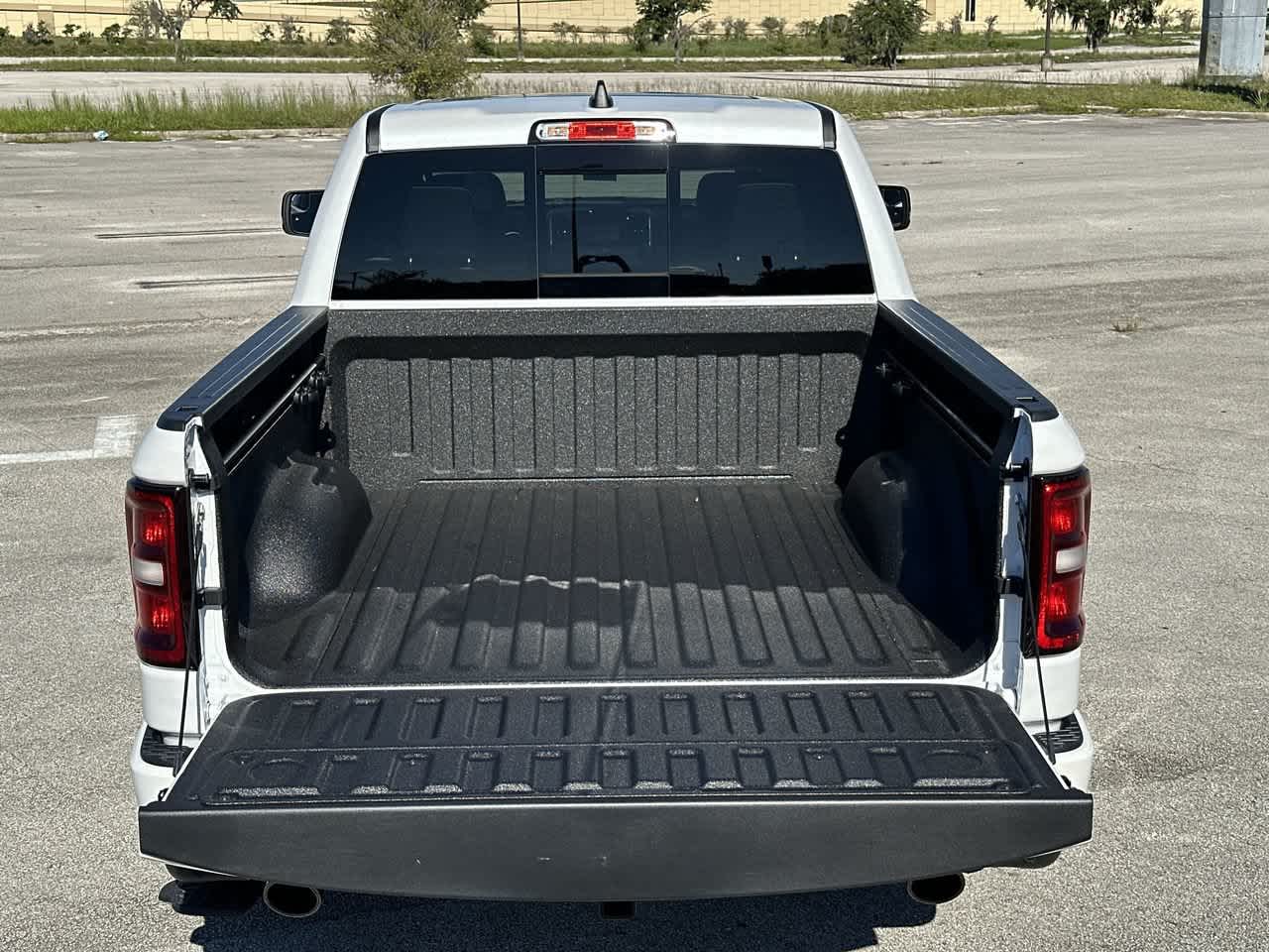 RAM 1500 de 2027, RAM 1500 LARAMIE, cabina doble, 4x4, caja de 5'7'