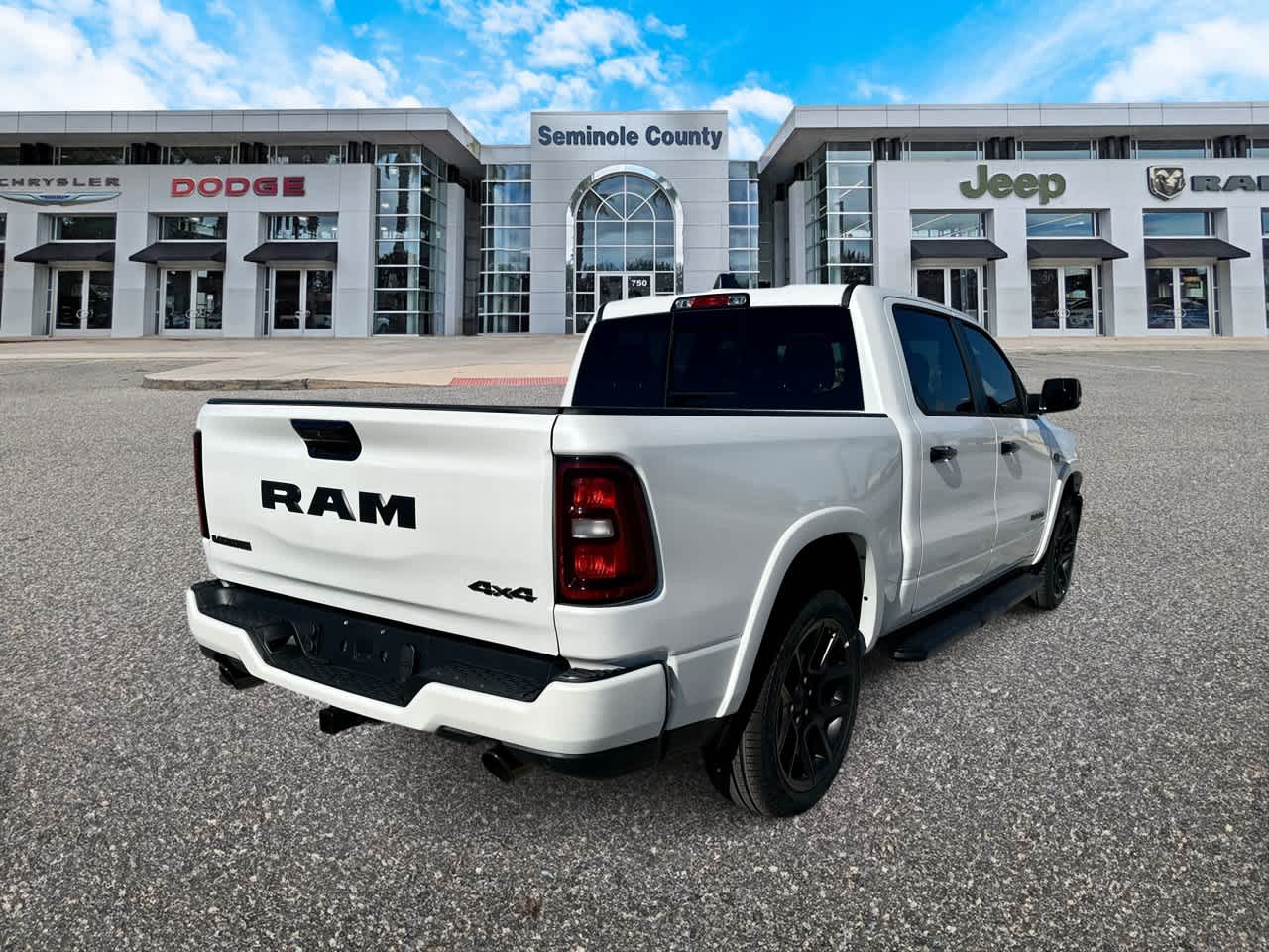 RAM 1500 de 2027, RAM 1500 LARAMIE, cabina doble, 4x4, caja de 5'7'