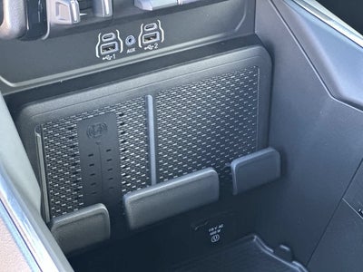 RAM 1500 de 2027, RAM 1500 LARAMIE, cabina doble, 4x4, caja de 5'7'